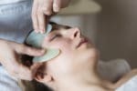 Gua Sha Viso e Corpo: a cosa serve e dove comprare questo beauty tool