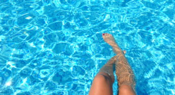 Proteggere la pelle dal cloro della piscina: consigli e suggerimenti
