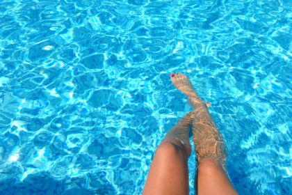 Proteggere la pelle dal cloro della piscina: consigli e suggerimenti